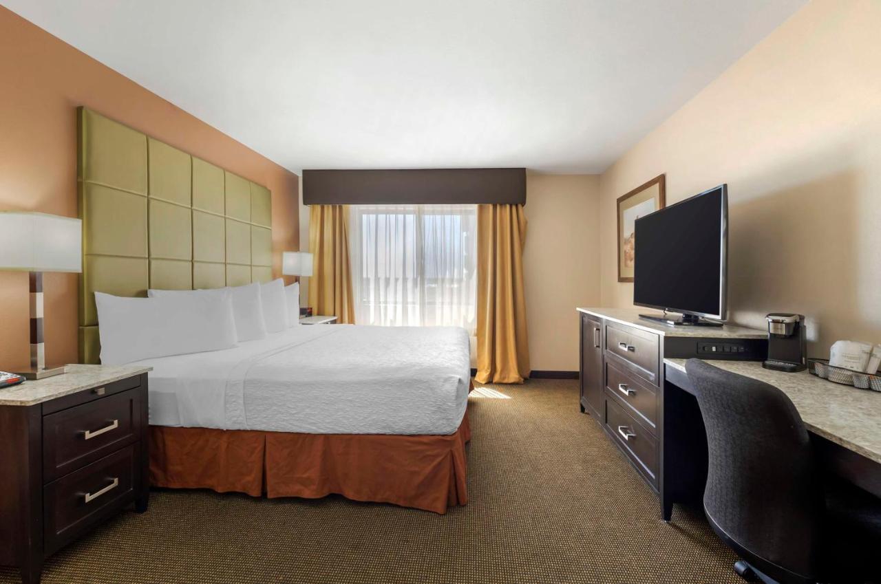 Best Western Plus Country Inn & Suites Dodge City Exterior photo
