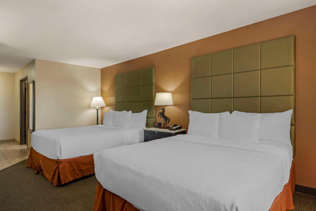 Best Western Plus Country Inn & Suites Dodge City Exterior photo