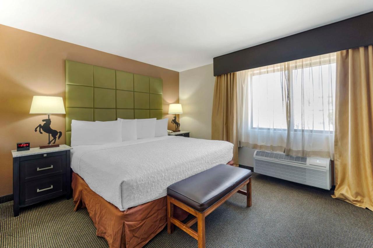 Best Western Plus Country Inn & Suites Dodge City Exterior photo