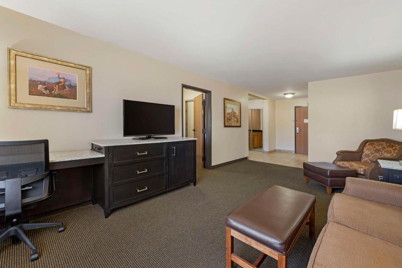 Best Western Plus Country Inn & Suites Dodge City Exterior photo