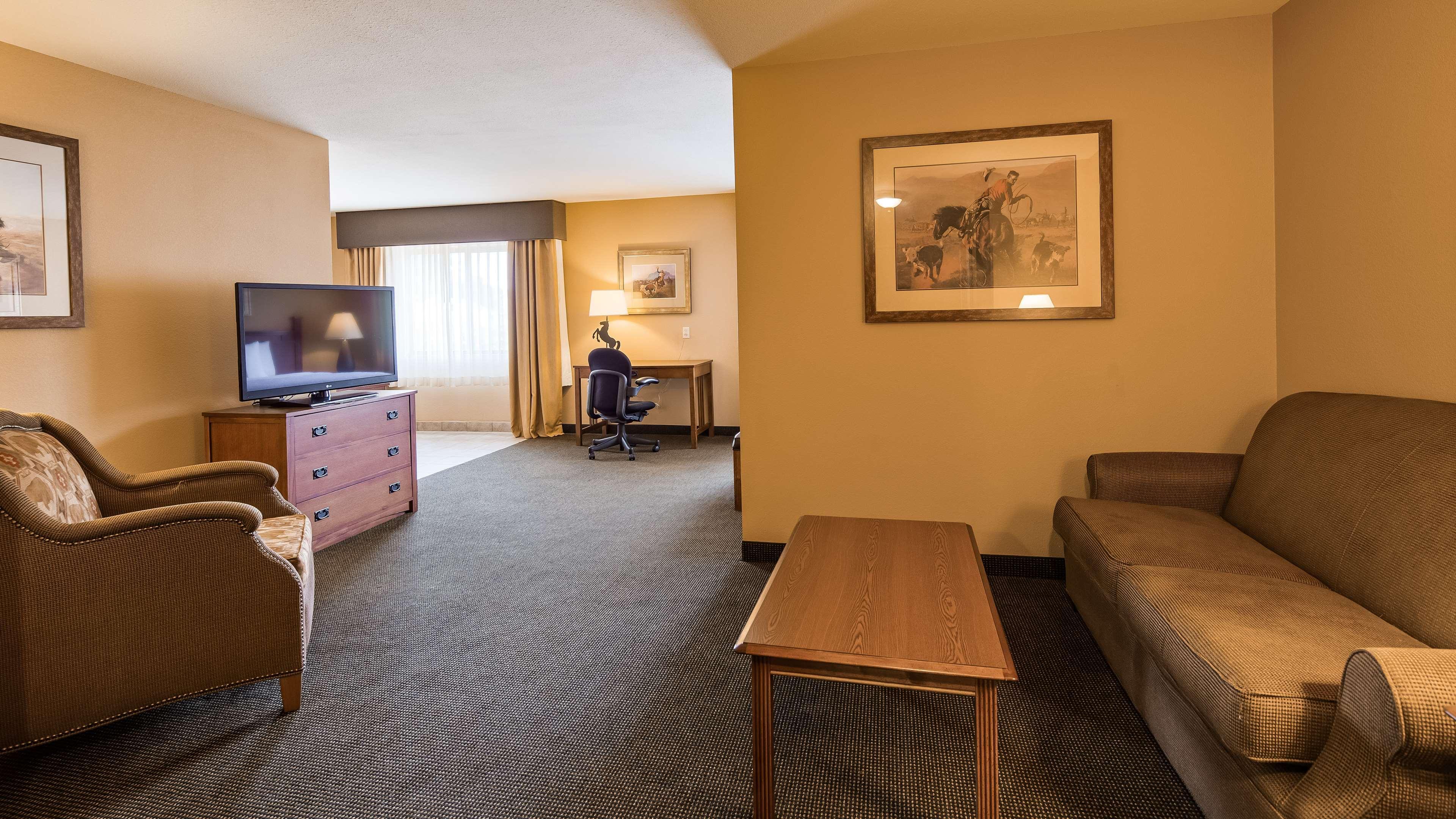 Best Western Plus Country Inn & Suites Dodge City Exterior photo
