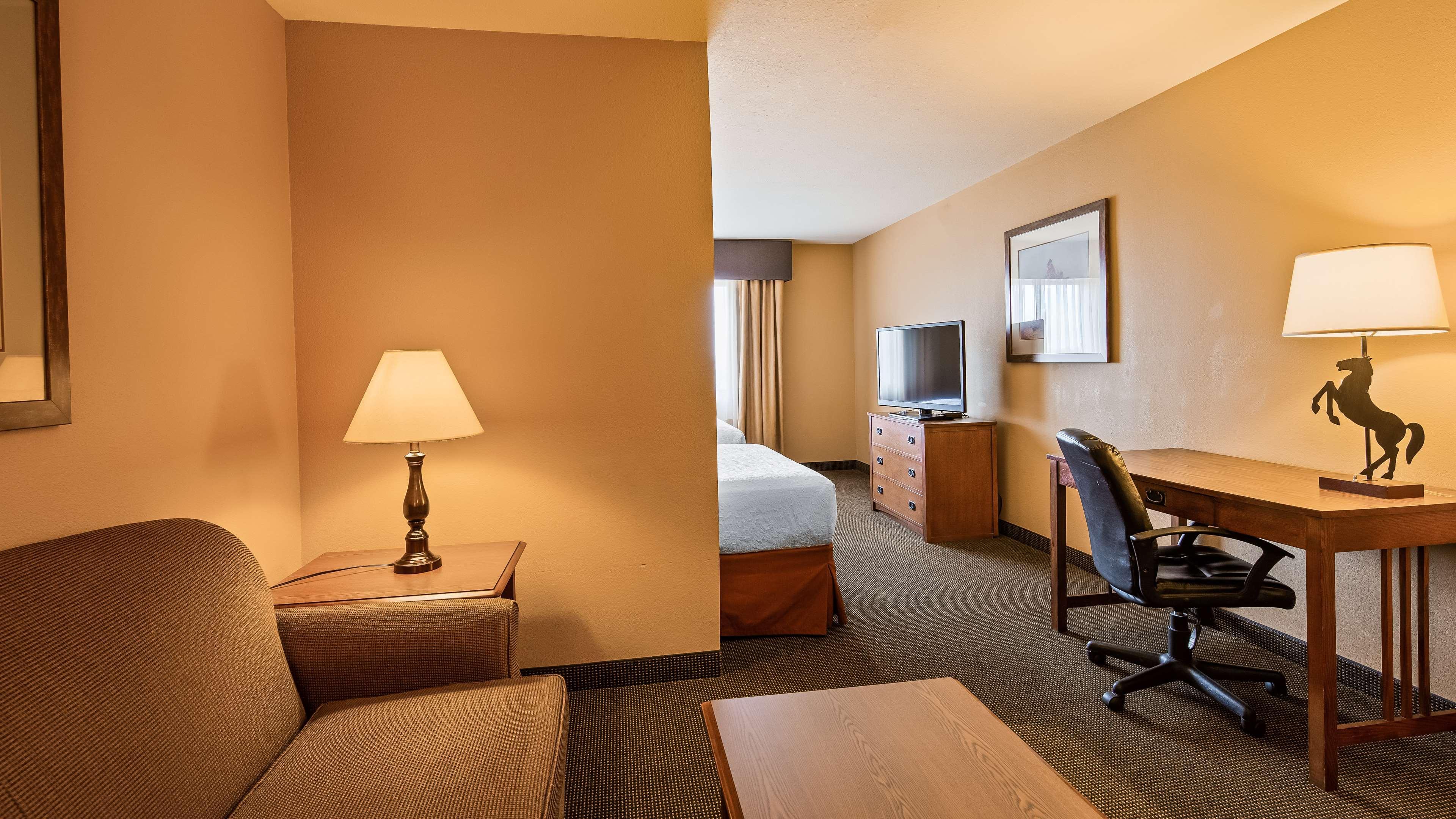 Best Western Plus Country Inn & Suites Dodge City Exterior photo